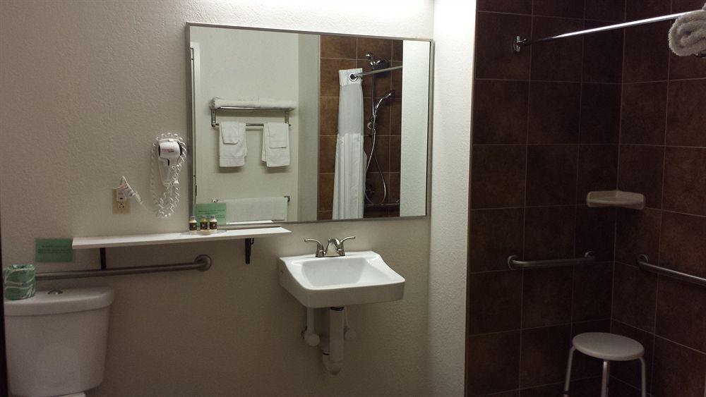 Pleasant Night Inn- Carthage Ny מראה חיצוני תמונה